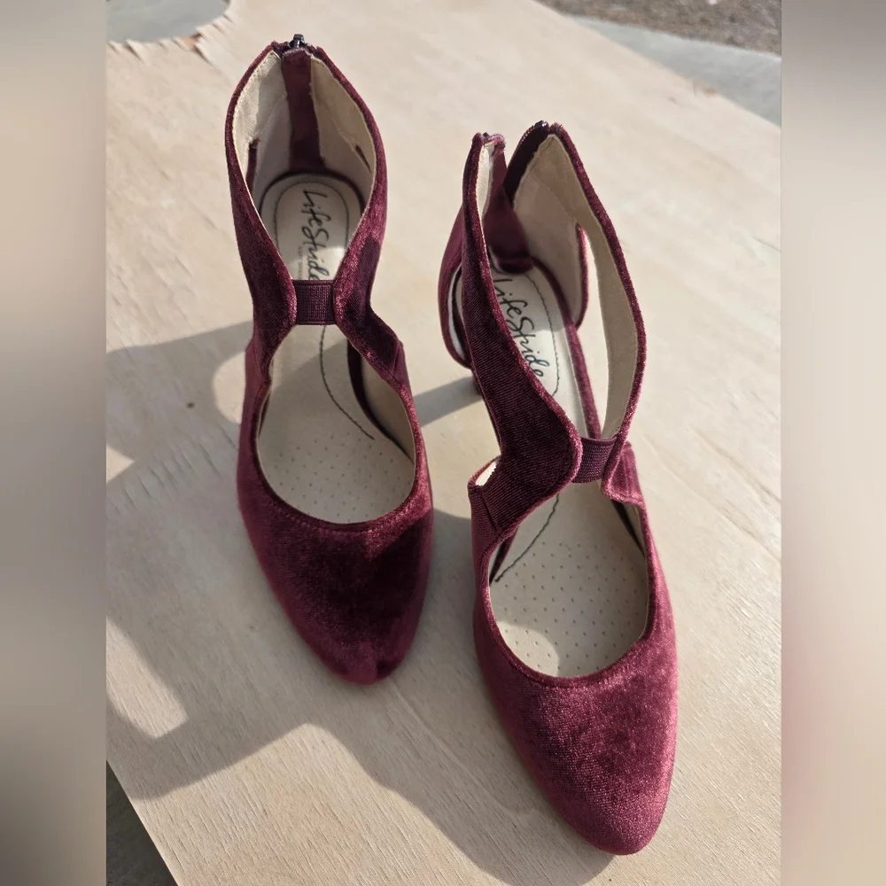 Life Stride Nwot Burgundy Velvet Heels sz 6.5m. By Giovonna 2 - Picture 2 of 5